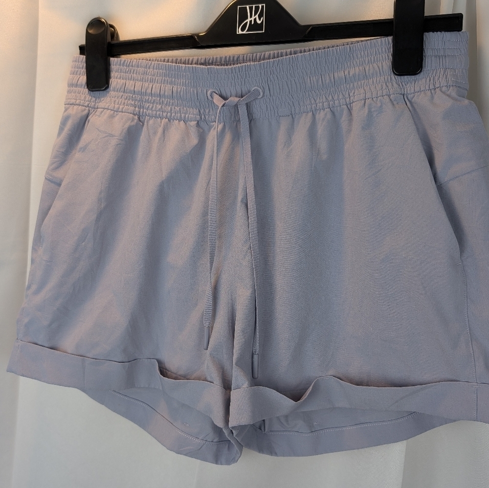 Lululemon Spring Break Away Short *4-way Stretch 3" size 8 in EUC - Picture 6 of 11
